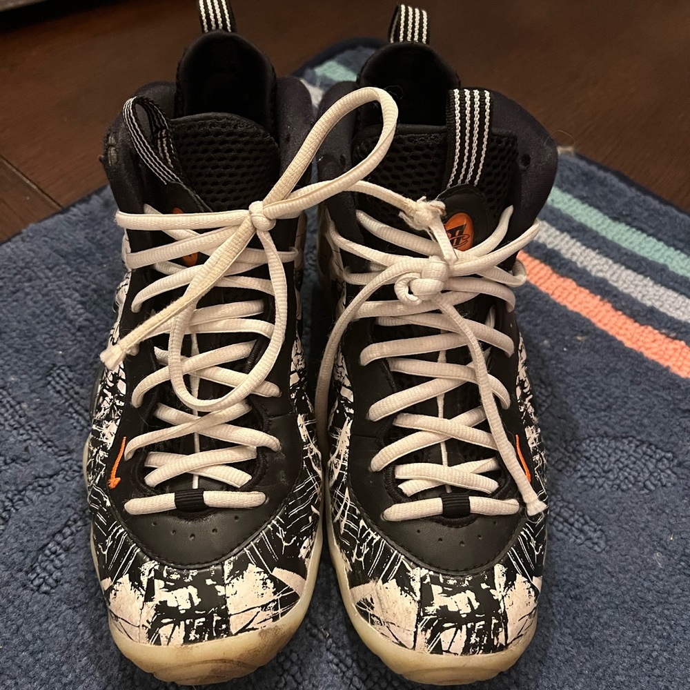 Boys Nike Foamposite size 5Y